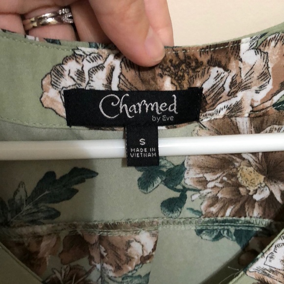 Flower Blouse - Picture 3 of 3